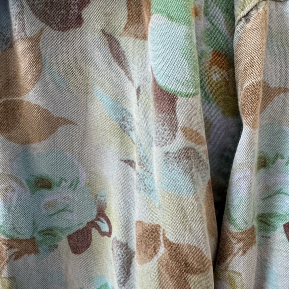 Floral button down - Picture 3 of 4